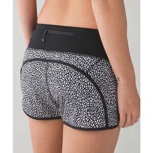 Lululemon Run Times Short 4" Miss Mosaic Black White Size 8